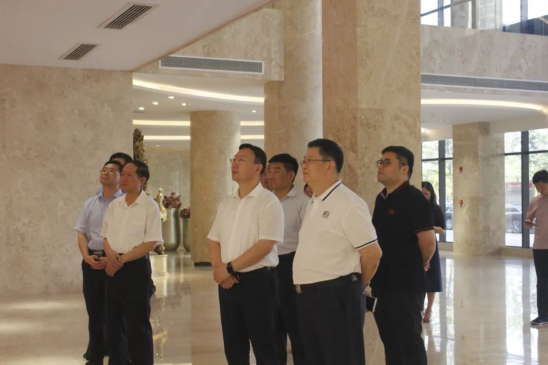 深化地企合作，共謀發(fā)展機(jī)遇丨泰安市委領(lǐng)導(dǎo)一行蒞臨皇氏集團(tuán)交流指導(dǎo)
