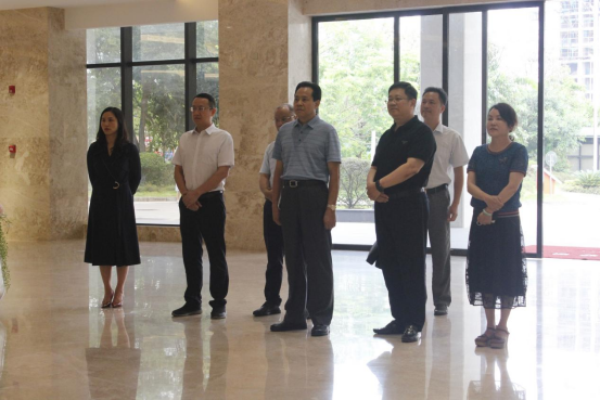 自治區(qū)政協(xié)副主席、黨組副書記黃世勇一行蒞臨皇氏集團調研指導