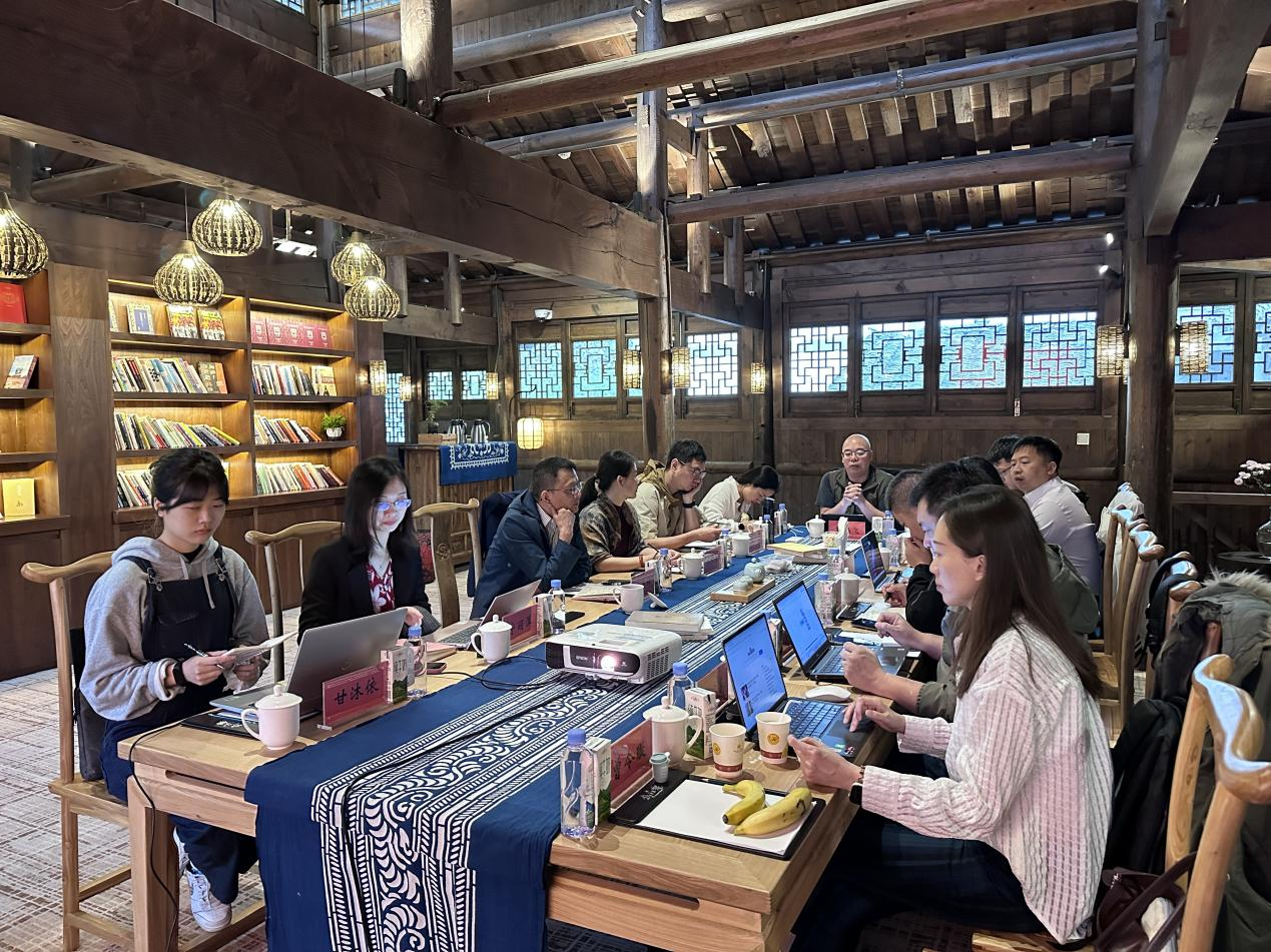 審視、轉(zhuǎn)變、闊步未來丨皇氏乳業(yè)集團(tuán)召開“優(yōu)化西南市場調(diào)整存量投資，加重華東市場打造增長動能”專題戰(zhàn)略研討會